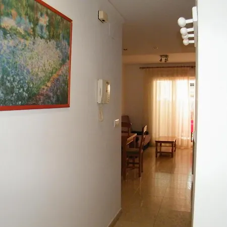 Con A/c, 2 Y Terraza En Gandia, Cerca De Comercios Y Playa - Es-314-20