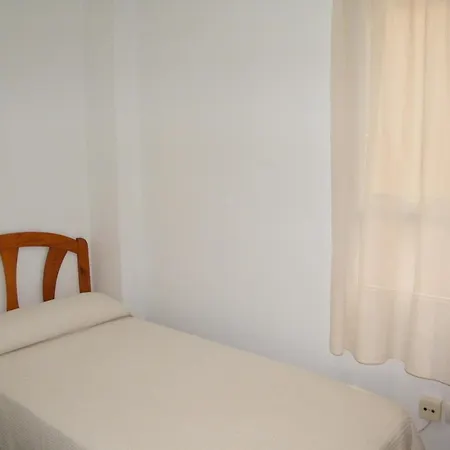 Con A/c, 2 Y Terraza En Gandia, Cerca De Comercios Y Playa - Es-314-20